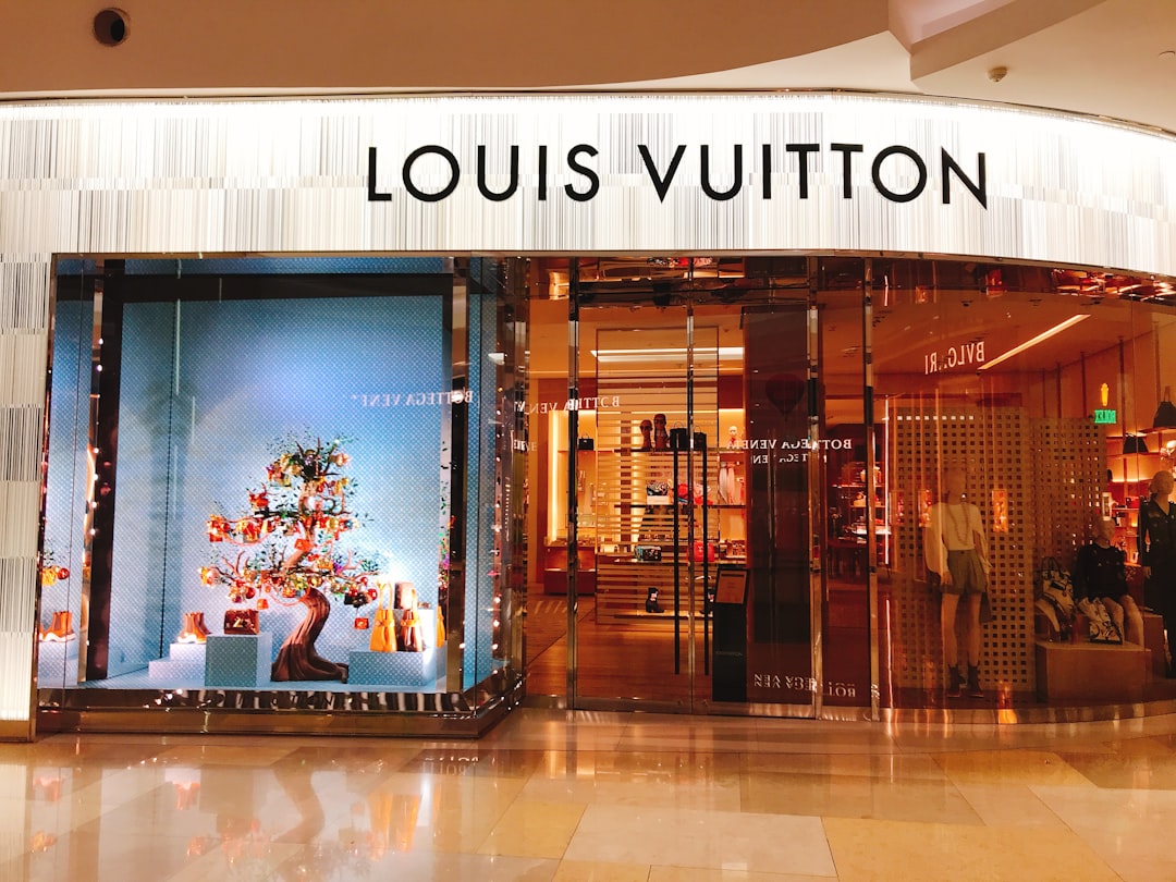 Read more about the article Exquisite Creations: Luxury Fashion Designers