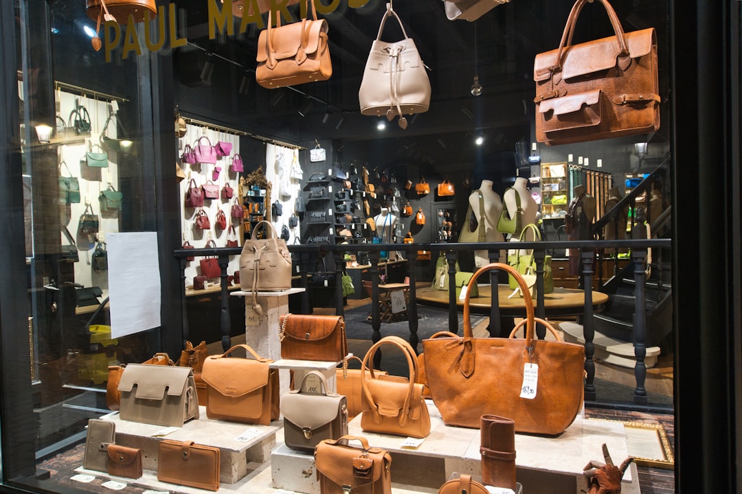 Read more about the article Top Designer Crossbody Bags for Effortless Style